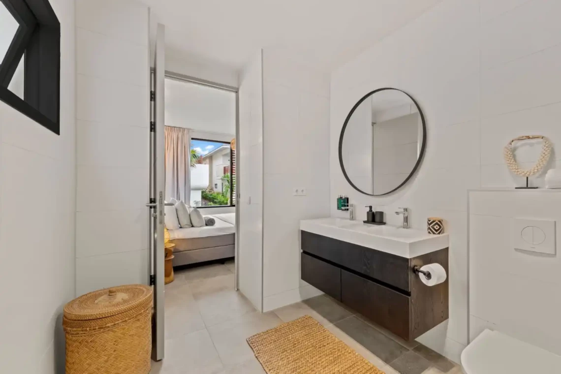 Moderne badkamer in vakantiehuis op Blue Bay Curaçao