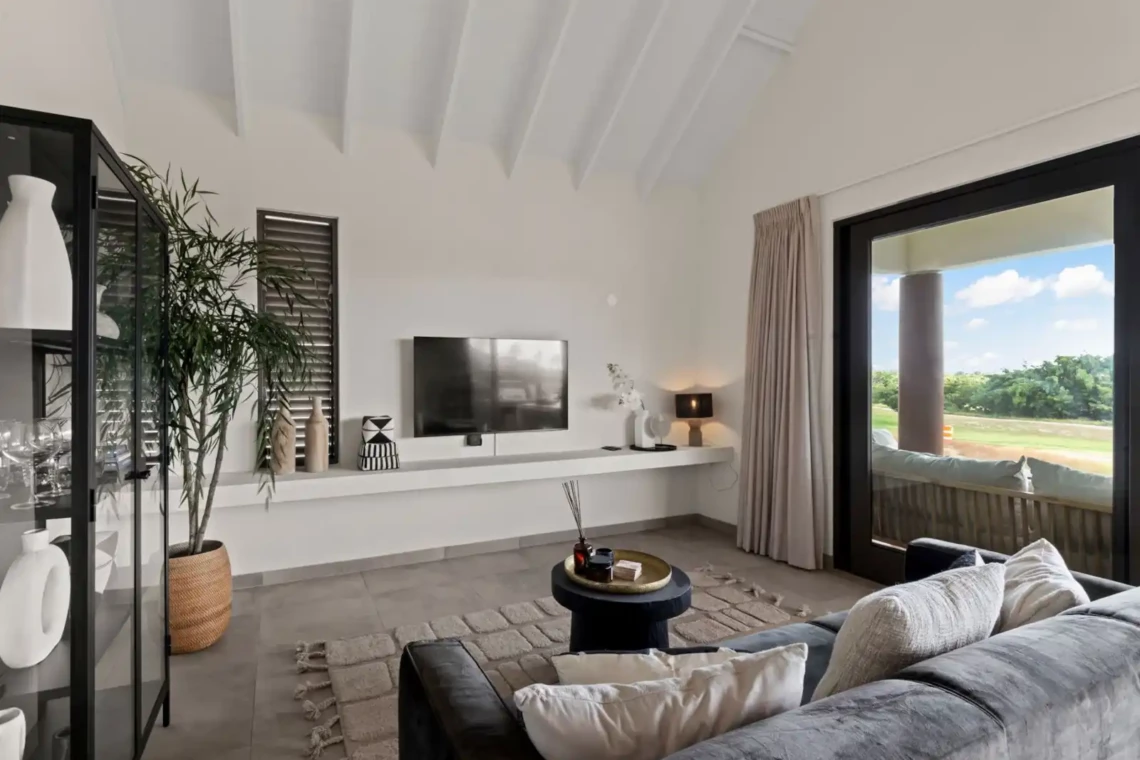 Luxe woonkamer van een Curacao vakantiehuis op Blue Bay