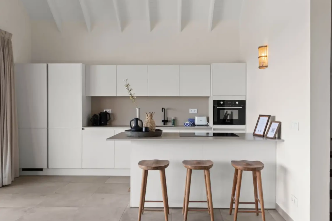 Moderne keuken in luxe vakantiehuis Curaçao